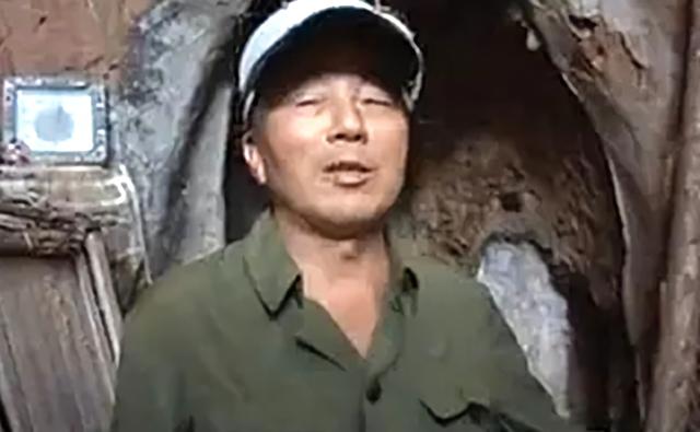 初戀女友棄他而去！失戀男進山鑿出「三室一廳」　藏身大山21年「67歲多人上門提親」