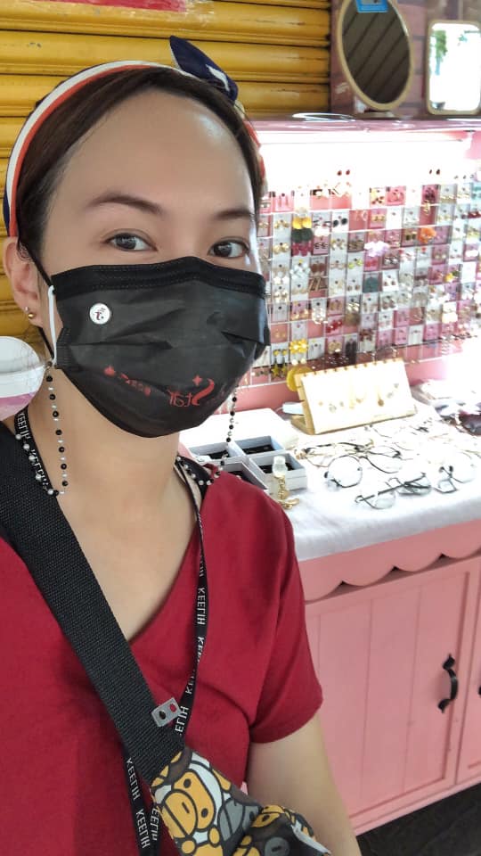 擺路邊攤謀生！類戲劇女星「被粉絲發現」豪爽承認　「扛四口家計」每月只花1萬5：知足過活