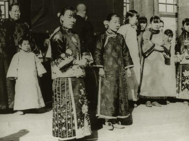 84歲尼姑絕食7日圓寂！「坐缸3年」修成正果　開缸後所有人都驚了：女性特徵全無