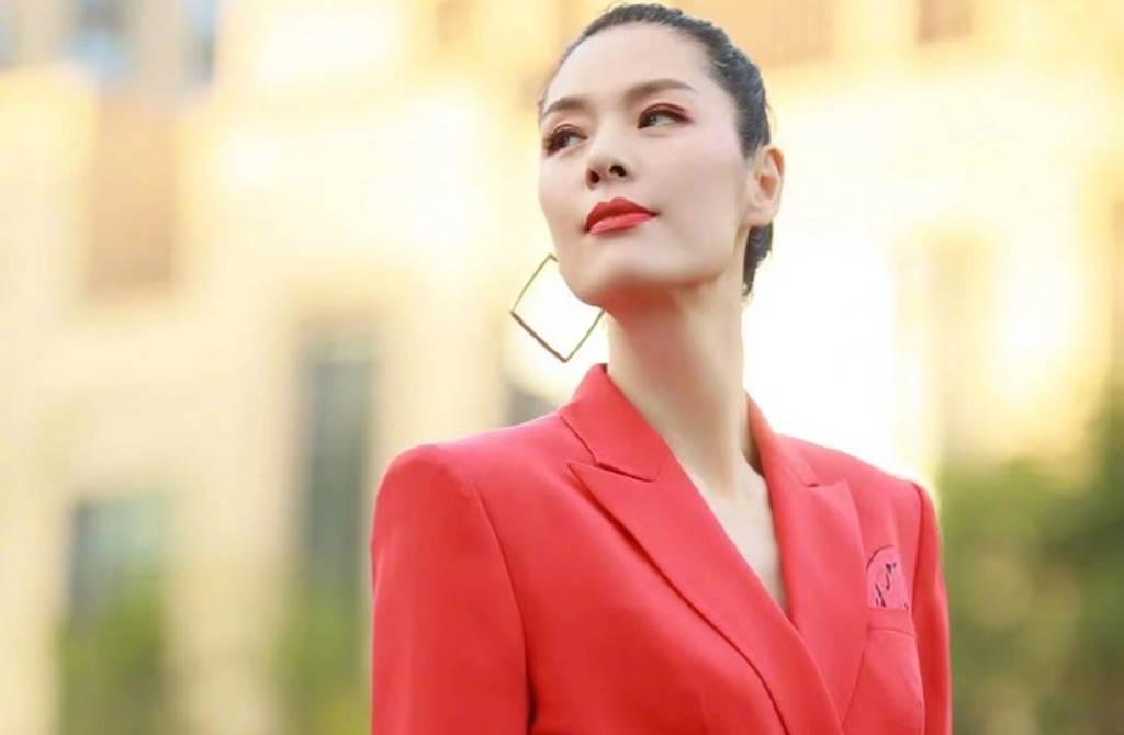 敢愛敢恨！第一美女「斷開出軌尪」隻身帶女兒歸隱田園　20年後靠雙手拚出「上億身價」