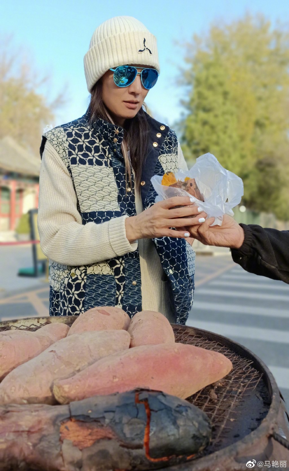 敢愛敢恨！第一美女「斷開出軌尪」隻身帶女兒歸隱田園　20年後靠雙手拚出「上億身價」