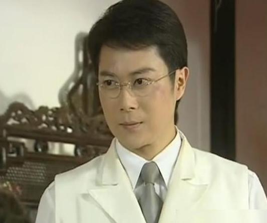 他曾是知名男演員！卻因患病「上廁所都困難」　今48歲未婚「卻有4個孩子」很知足
