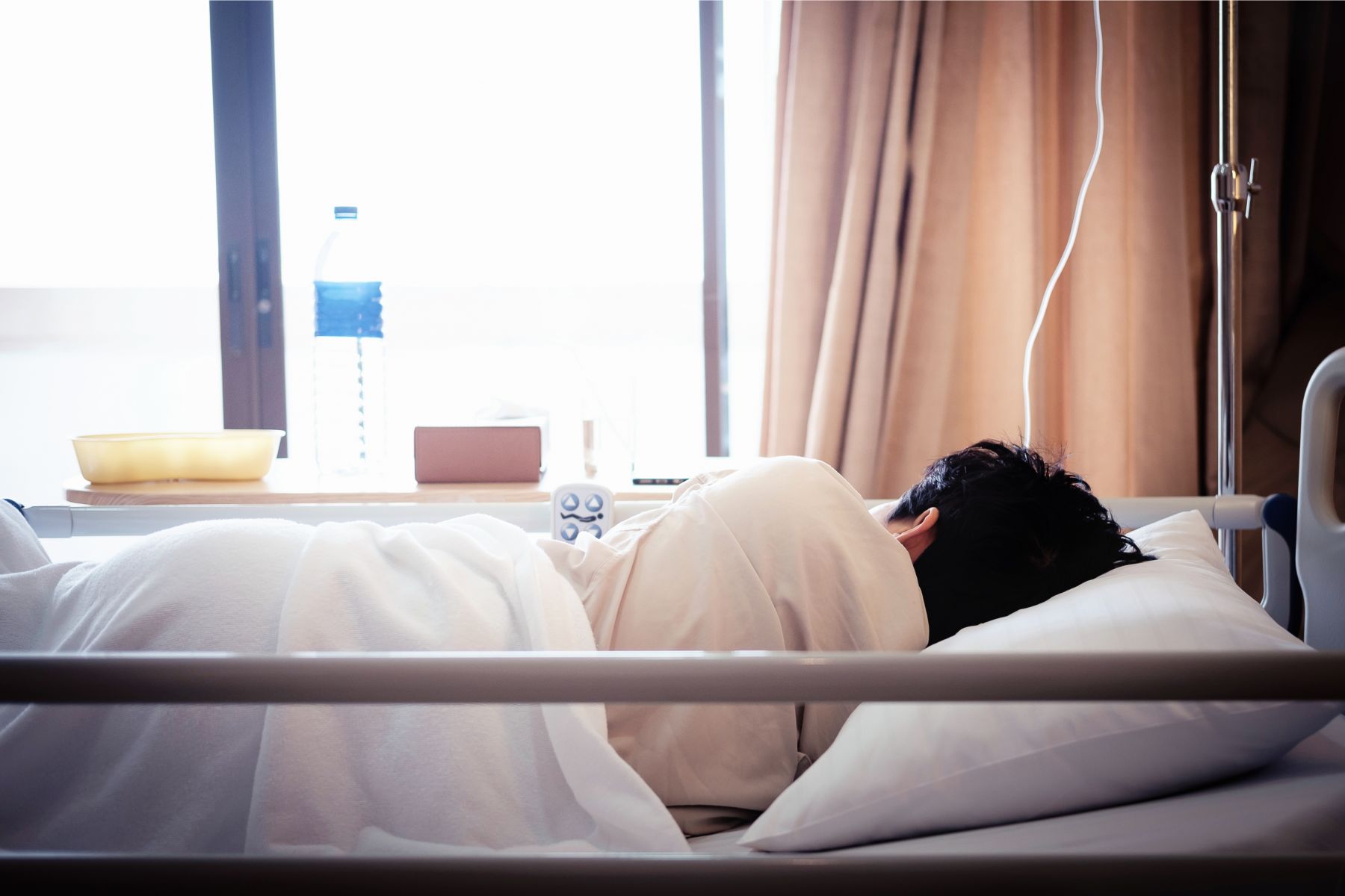 當心大腸癌沈默殺人！20歲男「不停腹瀉食慾降」崩潰確診末期　醫師急警告「7點異狀別輕忽」再晚就不妙