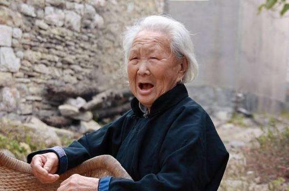 老祖宗忠告「老人招人嫌，走後欠三年」！　為何「會欠三年」？聽完才知其中深意