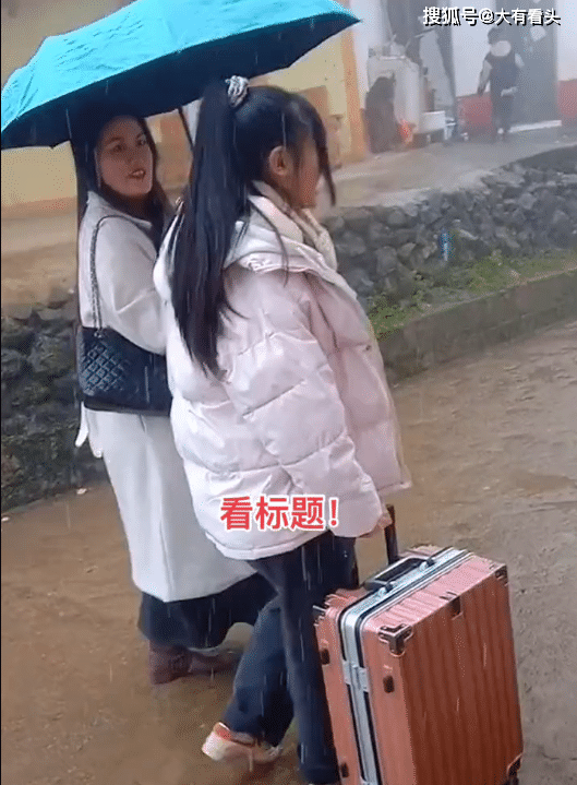  女孩不聽話留宿男友家！親媽探訪看到「香蕉」後　轉身立刻「拉走女兒」：別傻了 