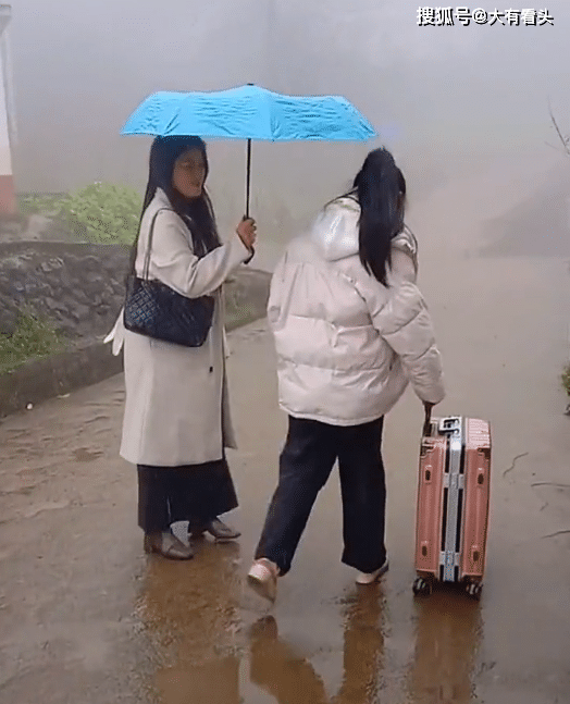  女孩不聽話留宿男友家！親媽探訪看到「香蕉」後　轉身立刻「拉走女兒」：別傻了 