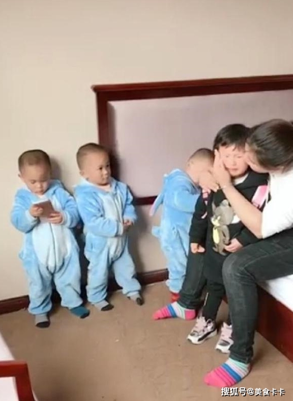 3胞胎把小姨打哭！媽媽一問誰打的　隨後寶寶反應「把媽媽逗笑了」： 心好累