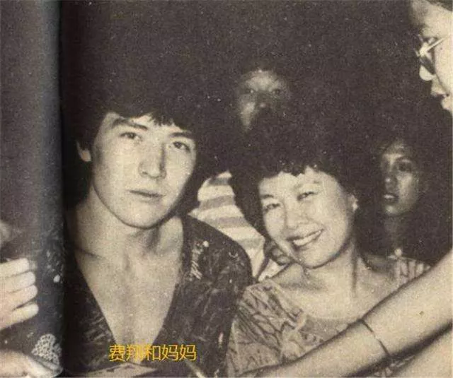 因姐姐「棄醫從藝」唱紅兩岸三地！又為媽媽被封殺14年　今61歲「等真愛」選擇孤獨一生