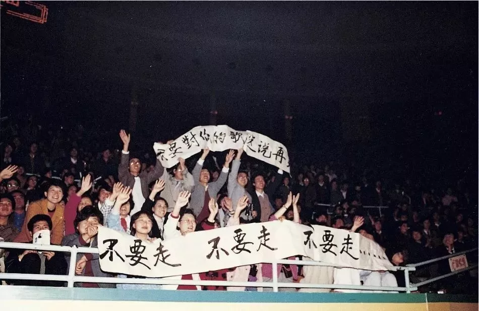 因姐姐「棄醫從藝」唱紅兩岸三地！又為媽媽被封殺14年　今61歲「等真愛」選擇孤獨一生