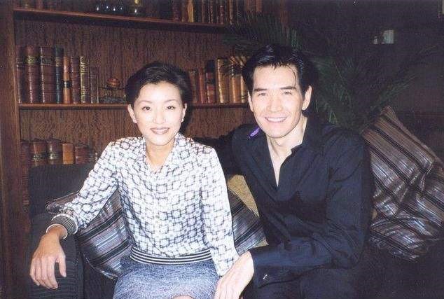 因姐姐「棄醫從藝」唱紅兩岸三地！又為媽媽被封殺14年　今61歲「等真愛」選擇孤獨一生