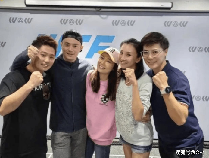 45歲林心如罕見秀腹肌！穿露臍裝「亮出一截腰」　腹部凹出「兩條肌肉線」：超猛