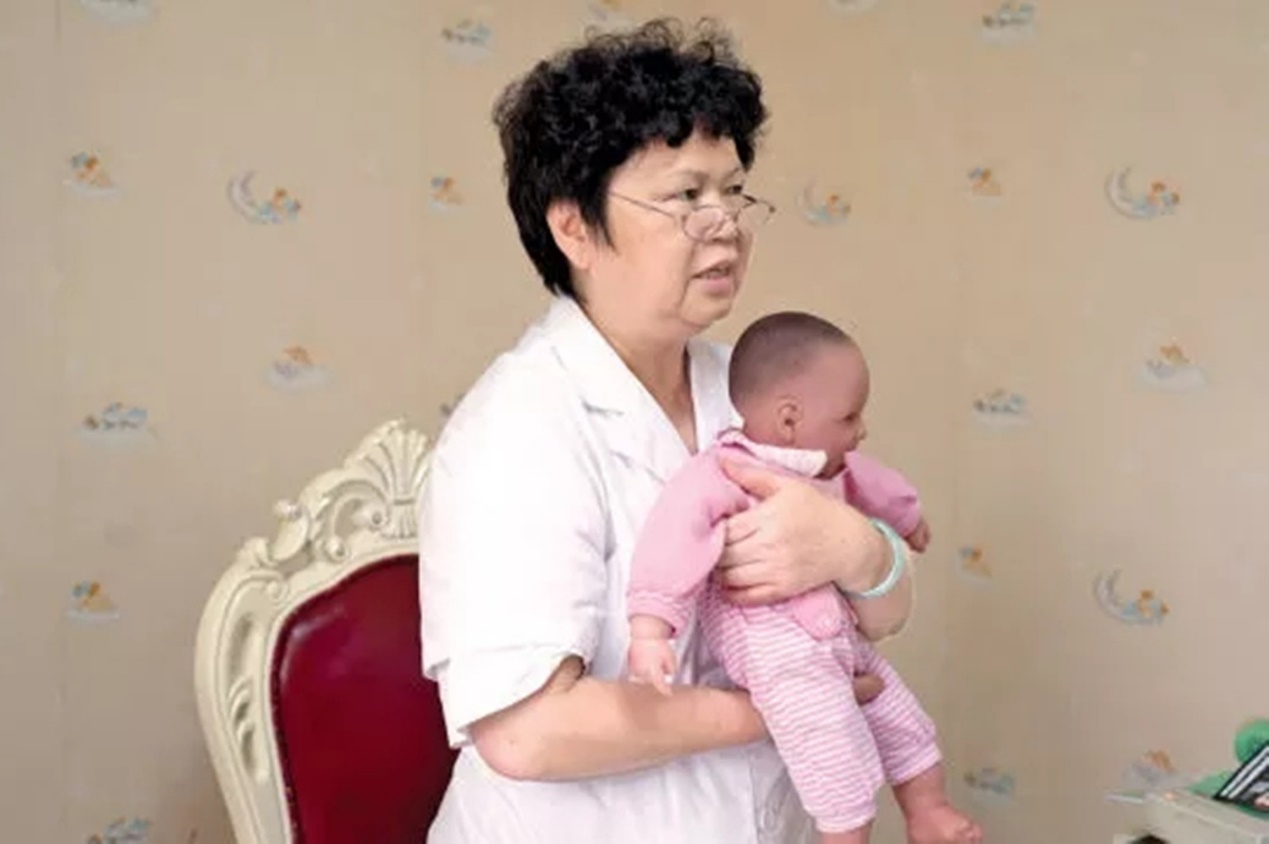 年僅4個月！奶奶炫耀「孫子會吃米飯」不操心又省錢　不到一個月「全家人都後悔了」