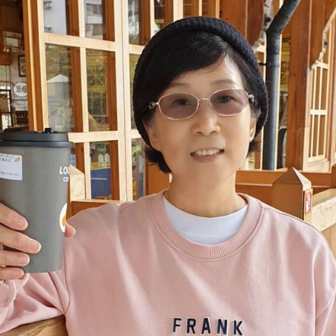 未婚當媽！資深女星「被迫扛千萬債」斜槓銷售討生活　方季惟「霸氣全買單」數十年未間斷