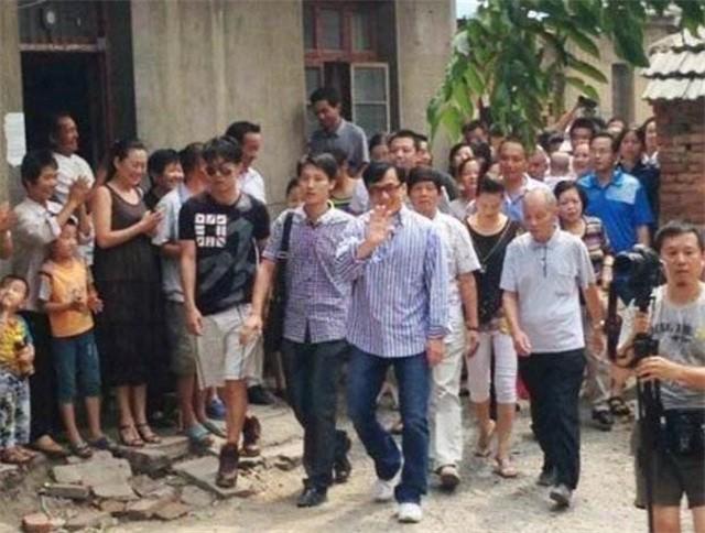 成龍同父異母的大哥！7歲時被父親拋棄　73歲第一次「見到明星弟弟」直言不貪他的錢
