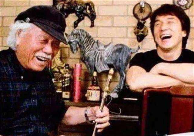 成龍同父異母的大哥！7歲時被父親拋棄　73歲第一次「見到明星弟弟」直言不貪他的錢