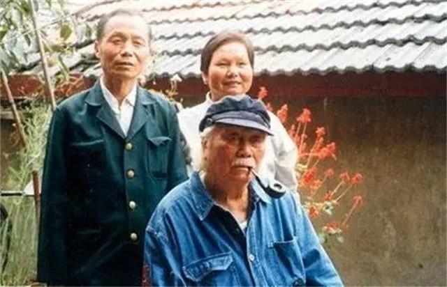 成龍同父異母的大哥！7歲時被父親拋棄　73歲第一次「見到明星弟弟」直言不貪他的錢