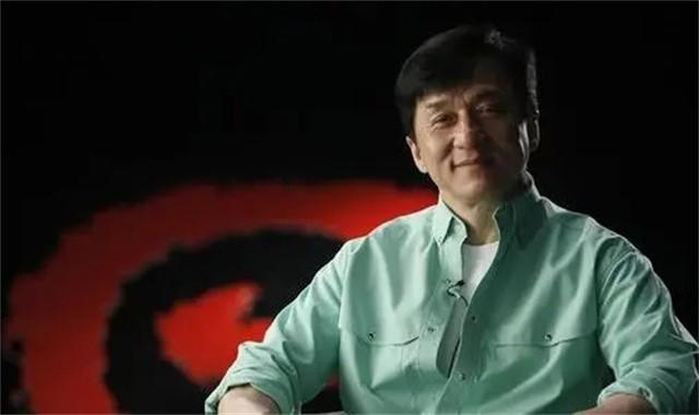 成龍同父異母的大哥！7歲時被父親拋棄　73歲第一次「見到明星弟弟」直言不貪他的錢