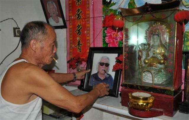 成龍同父異母的大哥！7歲時被父親拋棄　73歲第一次「見到明星弟弟」直言不貪他的錢