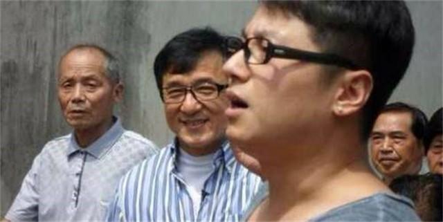 成龍同父異母的大哥！7歲時被父親拋棄　73歲第一次「見到明星弟弟」直言不貪他的錢