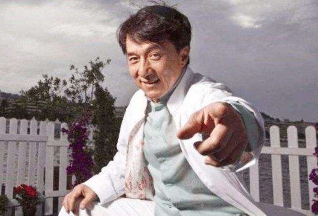 成龍同父異母的大哥！7歲時被父親拋棄　73歲第一次「見到明星弟弟」直言不貪他的錢