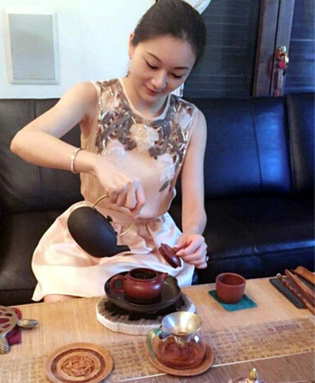 不計前嫌！她嫁大31歲名導演「婆婆極力反對」　婚後成賢內助「照顧婆婆到臨終」夫家愧疚改觀