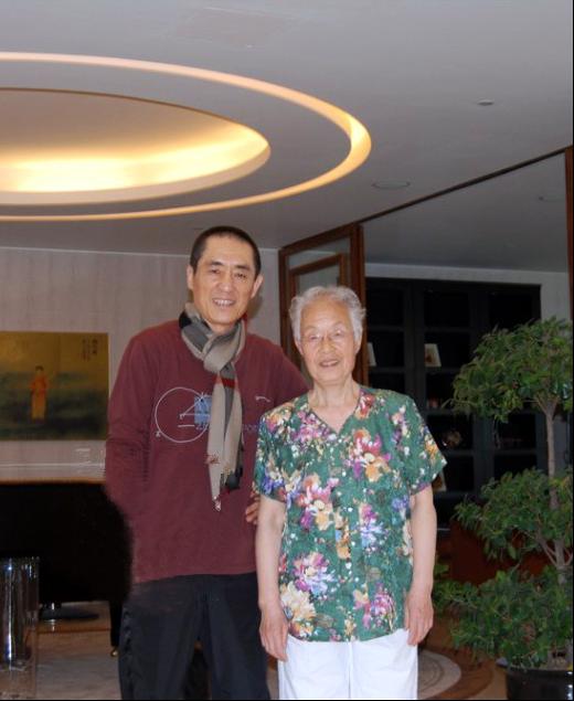 不計前嫌！她嫁大31歲名導演「婆婆極力反對」　婚後成賢內助「照顧婆婆到臨終」夫家愧疚改觀