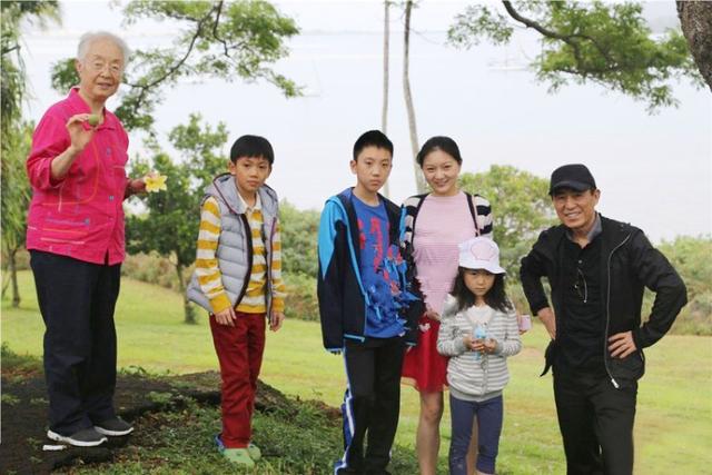 不計前嫌！她嫁大31歲名導演「婆婆極力反對」　婚後成賢內助「照顧婆婆到臨終」夫家愧疚改觀