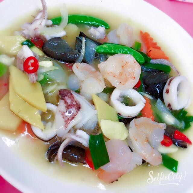 一片只要5元！超厚「爆量平價生魚片」CP值超高　點最大份量「端上桌像滿漢大餐」飽到天靈蓋