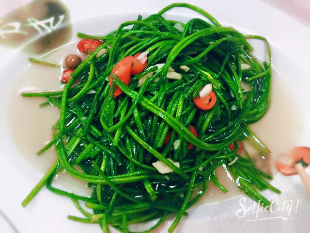 一片只要5元！超厚「爆量平價生魚片」CP值超高　點最大份量「端上桌像滿漢大餐」飽到天靈蓋