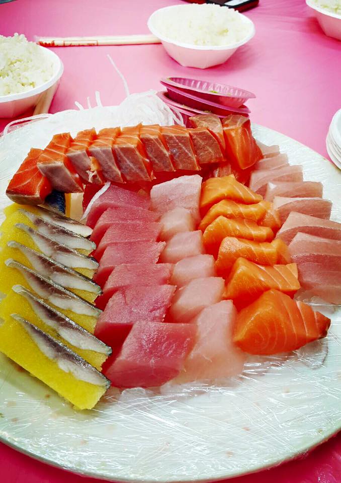 一片只要5元！超厚「爆量平價生魚片」CP值超高　點最大份量「端上桌像滿漢大餐」飽到天靈蓋