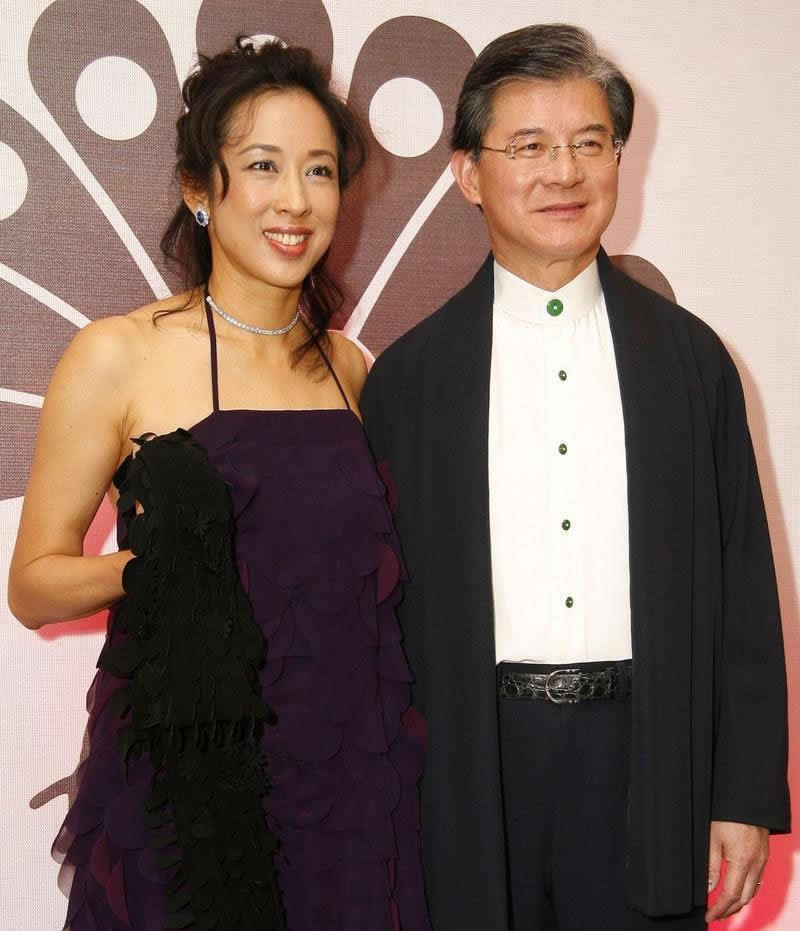 百億家產無人繼承！髮妻陪他白手起家「61歲為娶朱玲玲拋妻棄子」　離婚時「前妻不要分文」兒子也不原諒他