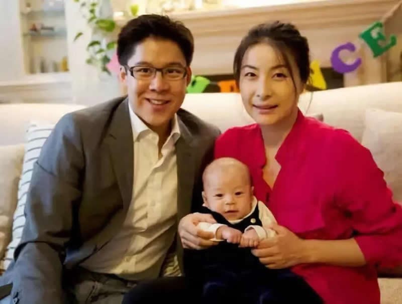 百億家產無人繼承！髮妻陪他白手起家「61歲為娶朱玲玲拋妻棄子」　離婚時「前妻不要分文」兒子也不原諒他