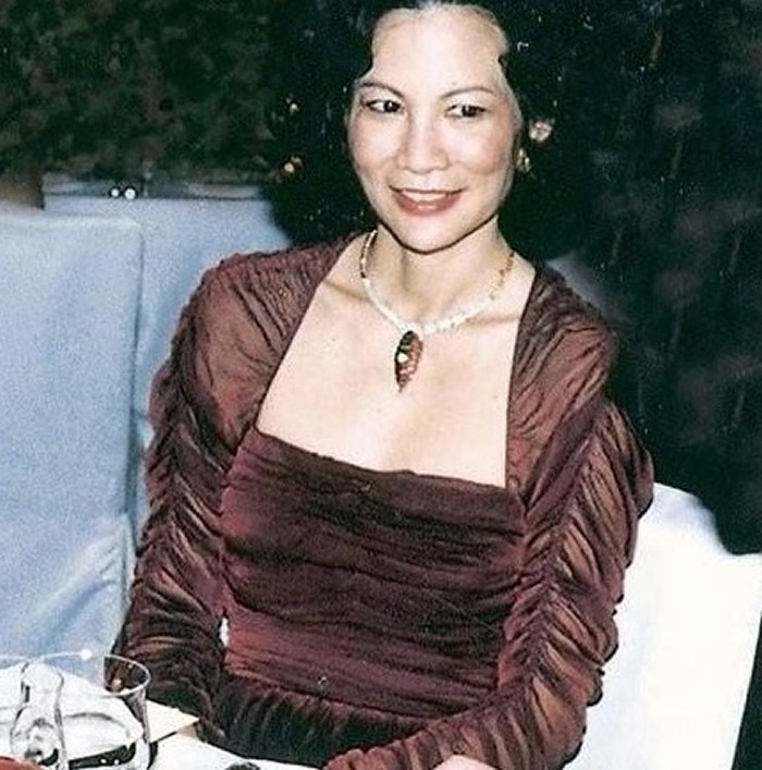 百億家產無人繼承！髮妻陪他白手起家「61歲為娶朱玲玲拋妻棄子」　離婚時「前妻不要分文」兒子也不原諒他