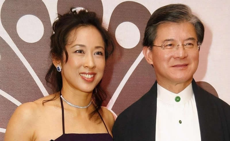 百億家產無人繼承！髮妻陪他白手起家「61歲為娶朱玲玲拋妻棄子」　離婚時「前妻不要分文」兒子也不原諒他