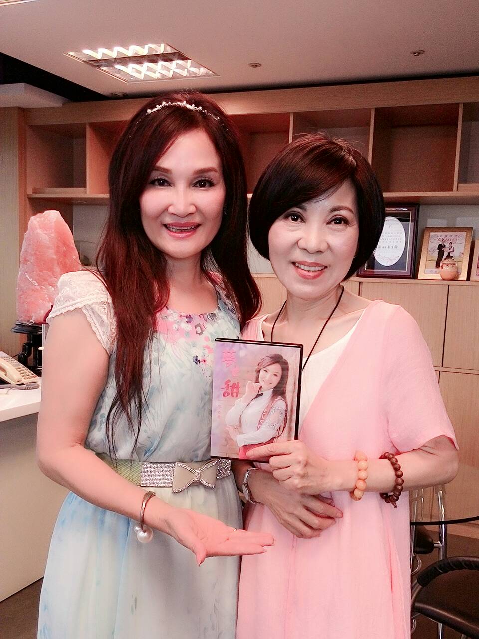 老公車禍離世！女星奔現場驚見「小三卡尪腿中間」　淚訴「沒臉見人躲1年多」：還幫扛債400萬
