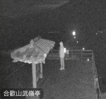 深夜闖合歡山！詭異女子「呆站武嶺1小時」鏡頭全都錄　下一秒「她轉頭招手」結局網傻住：是人還是鬼