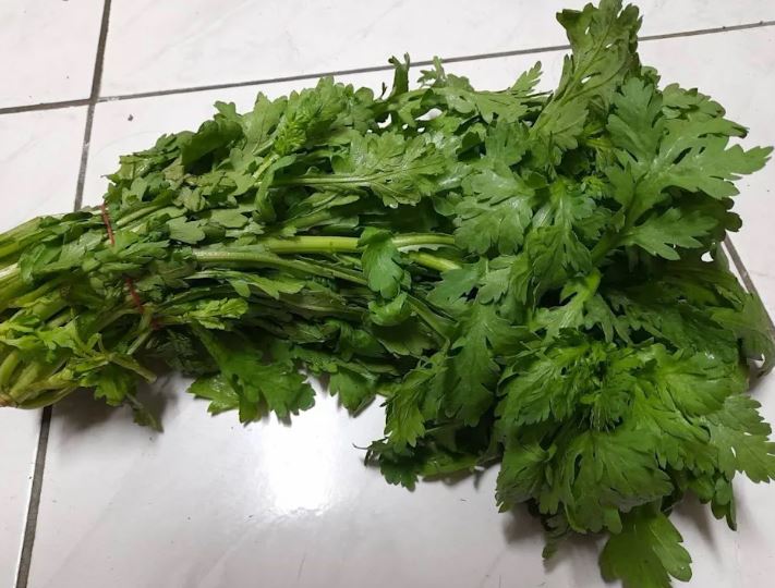 家人買到「不知名青菜」求問怎麼煮？內行老饕「一眼認出臭臭菜」：煮火鍋必備好料