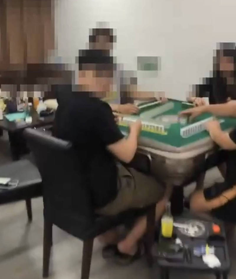 打牌看透女友家人！他手氣超旺連莊16「父親氣炸翻桌」　兩人互嗆最後「女友提分手」他傻眼：我做錯了？