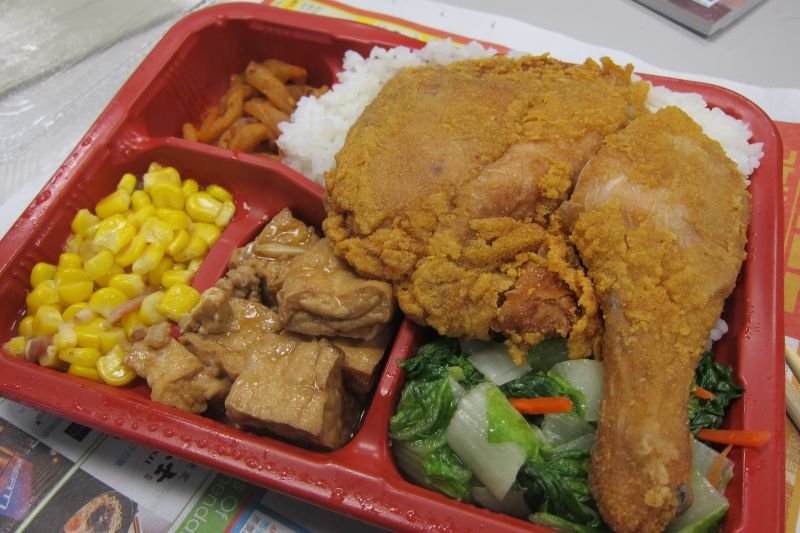 怎麼選？便當店奇葩菜單「雞腿還分左右」　老饕揭「口感吃起來真的有差」專家也認證：還更營養！