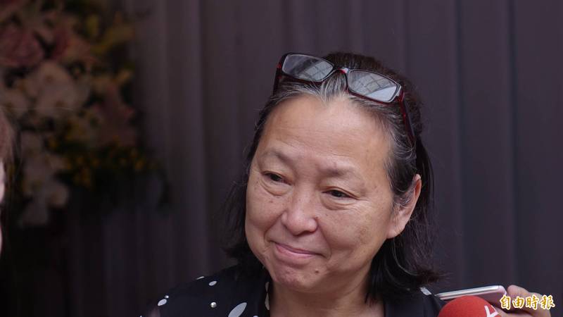 71歲方芳喊話要統一！比喻「台灣就像小孩」：打2巴掌才知厲害　全網震怒「逼剪健保卡」她卻捨不得
