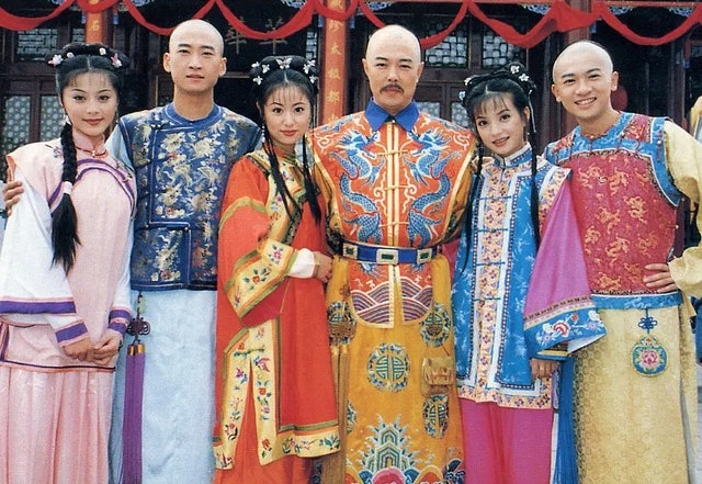 老牛吃嫩草！皇帝專業戶「搞大2女學生肚子」風流不羈　65歲「淪直播賣春聯」誇張喊價網友笑了