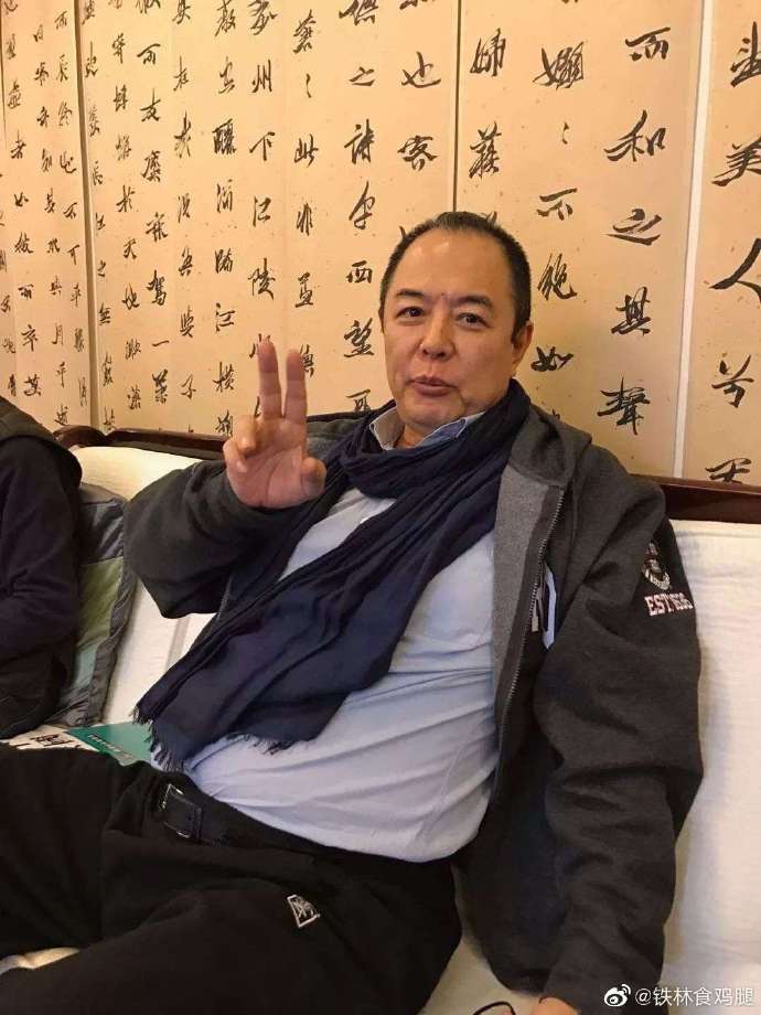 老牛吃嫩草！皇帝專業戶「搞大2女學生肚子」風流不羈　65歲「淪直播賣春聯」誇張喊價網友笑了