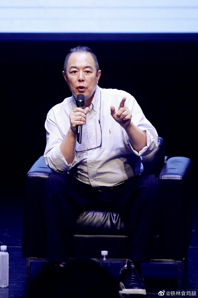 老牛吃嫩草！皇帝專業戶「搞大2女學生肚子」風流不羈　65歲「淪直播賣春聯」誇張喊價網友笑了
