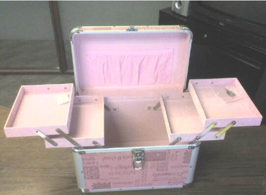 美滿家一夜破碎！人妻懷孕5個月「墜樓去世」　家人收拾遺物「打開化妝箱」立刻報警：必須嚴懲