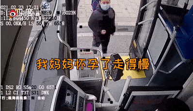 爸爸請客吃飯！席間兒子用零用錢「偷買單」　爸爸跪地痛哭：監視器下的一幕，刺痛億萬父母