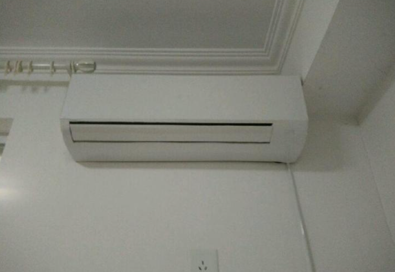5歲女兒總說空調上有「小人」！媽媽以為是謊話　「帶孩子去檢查」醫生卻說：她沒撒謊