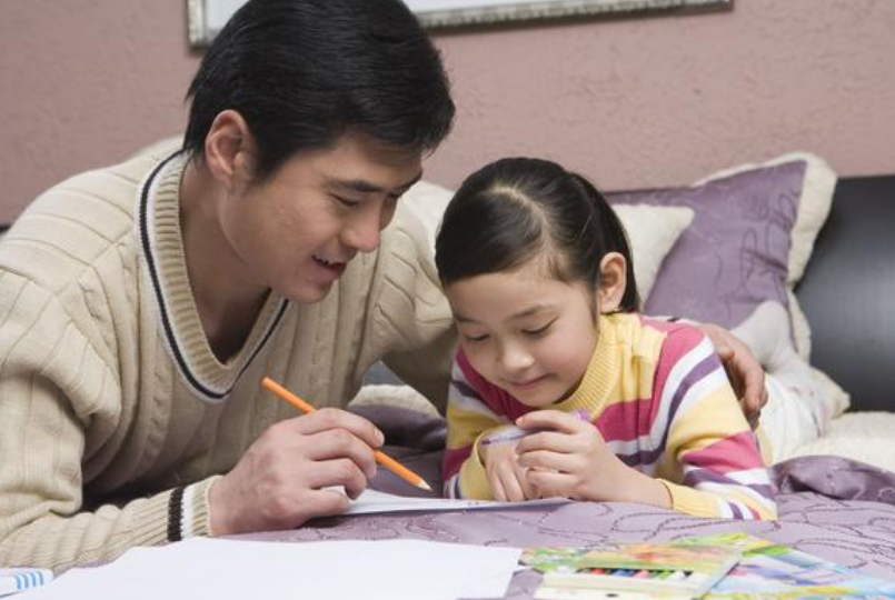 5歲女兒總說空調上有「小人」！媽媽以為是謊話　「帶孩子去檢查」醫生卻說：她沒撒謊