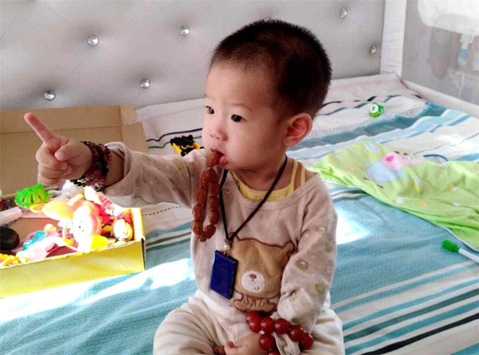 5歲女兒總說空調上有「小人」！媽媽以為是謊話　「帶孩子去檢查」醫生卻說：她沒撒謊
