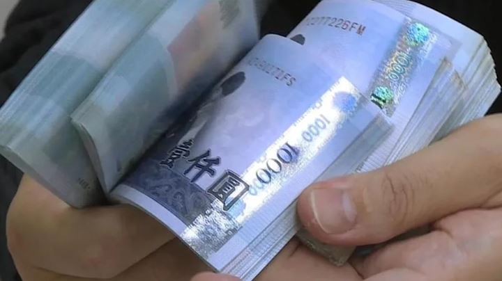 結婚1年多！新手媳婦「突收公婆發年終」受寵若驚 　「一刷存摺傻了」網喊：嫁對人啦