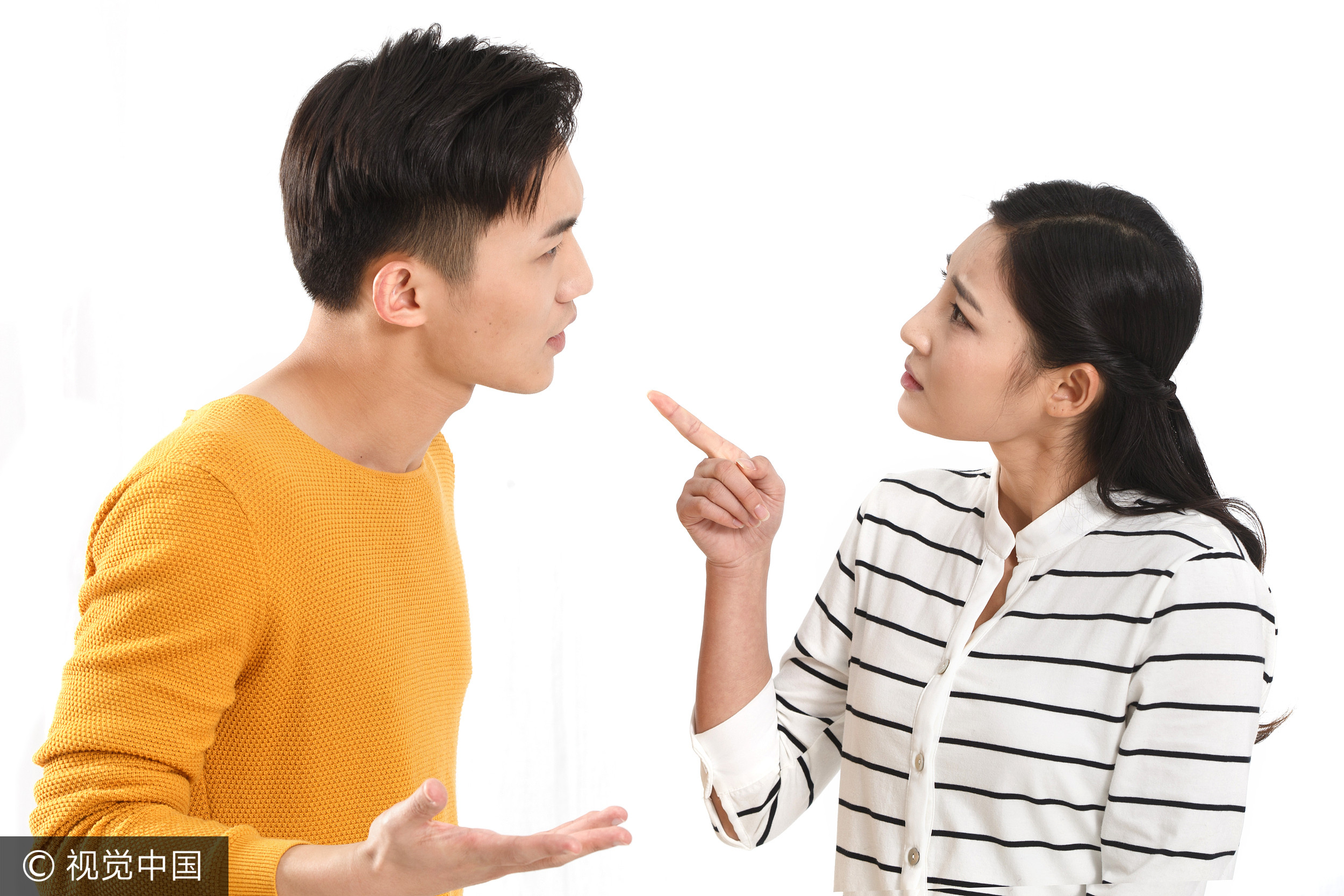 只請正宮吃牛排！男友「卻送10年青梅竹馬項鍊」　她超不爽「男友冷漠神處理」更傻眼：真的有純友誼？